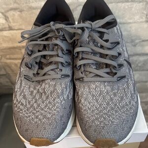 Nike Men's Gray Athletic Shoes